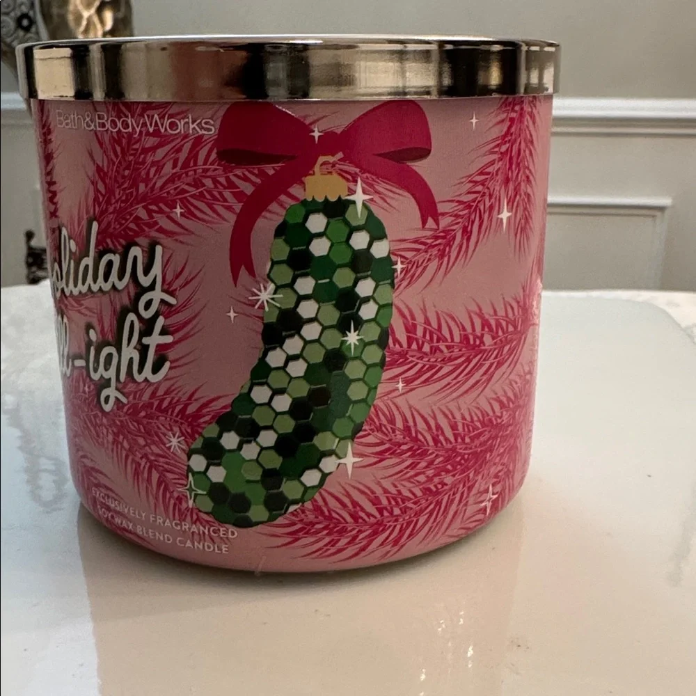 NEW- Bath & Body Works Holiday Dill-Ight 3 Wick Candle Limited Edition - Picture 2 of 10